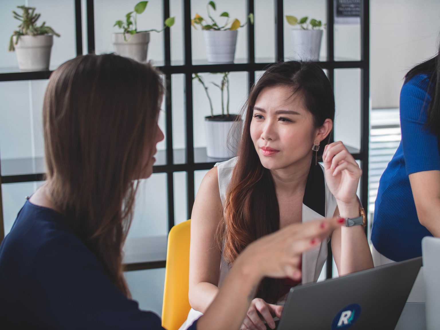 Comunicación Interpersonal: Qué Es, Elementos Y Tipos.